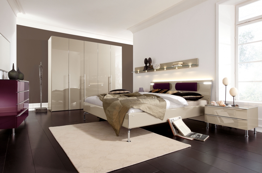 _huelsta_Moebel_hulsta_furniture_Schlafzimmer_Bedroom_METIS_plus_sand_violett_2_01.jpg